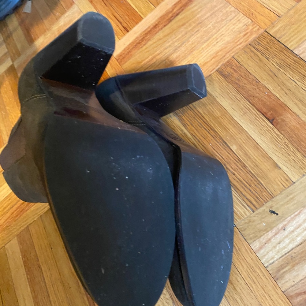 Thursday Chelsea Boots - Picture 7 of 7